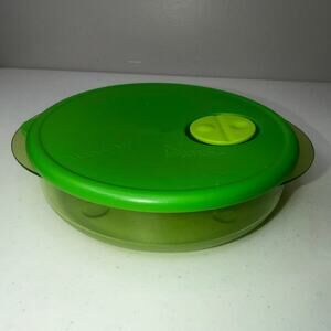 Tupperware Rock N Serve Round Container 3 1/4 Cup Green 3703A-4 Vintage